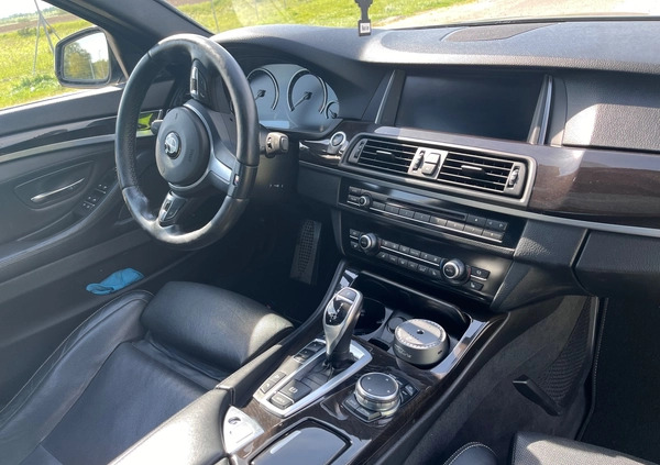 BMW Seria 5 cena 89900 przebieg: 142900, rok produkcji 2015 z Kołobrzeg małe 301